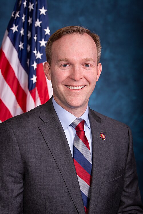 Ben McAdams in his 2019 congressional portrait, with United States and Utah flags.