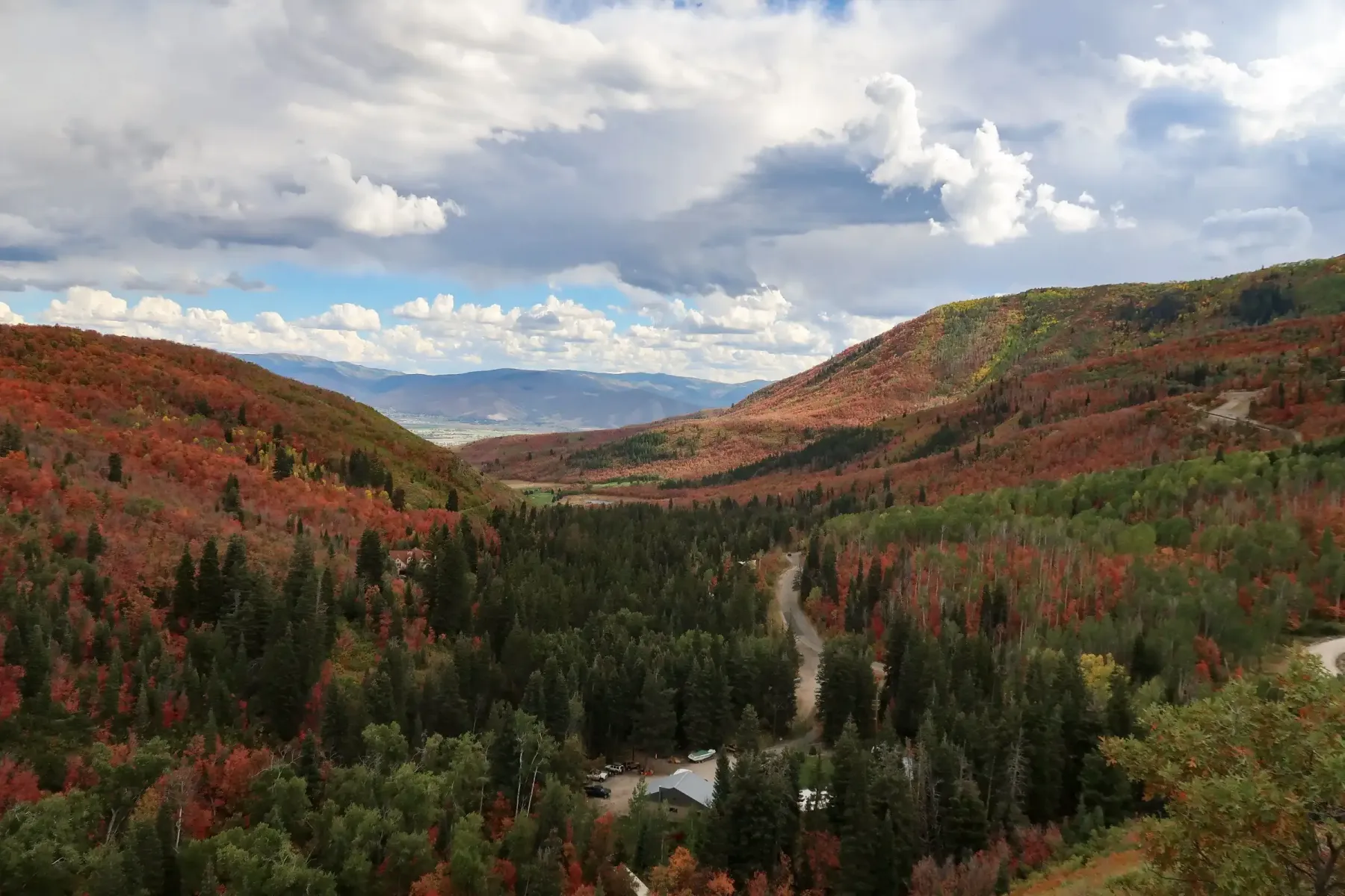 Autumn-colored trees and wooded hills at Wasatch Mountain State Park