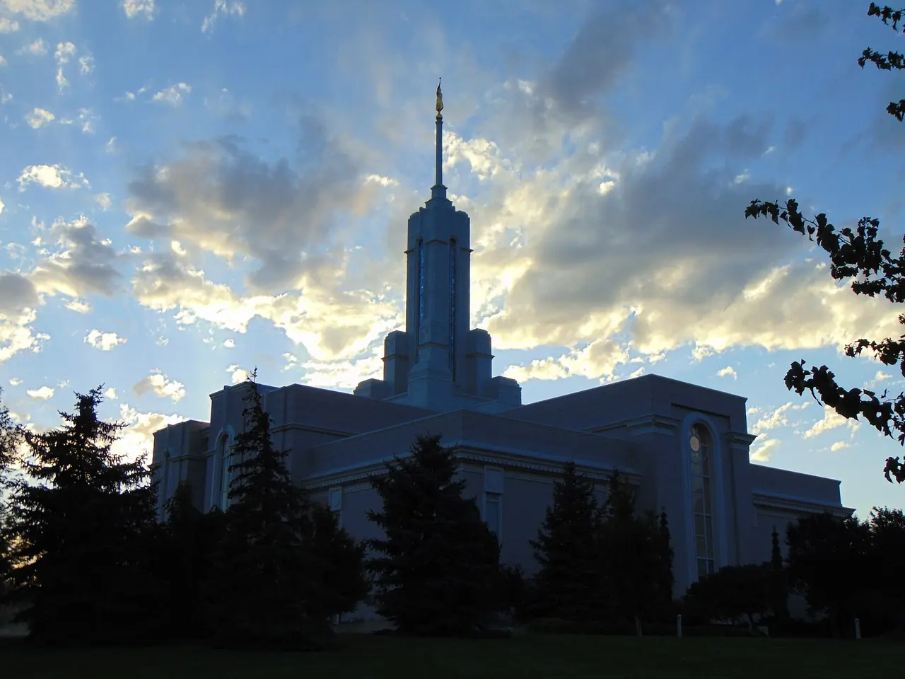 The Mount Timpanogos Utah Temple in American Fork silhouetted against a summer sunset